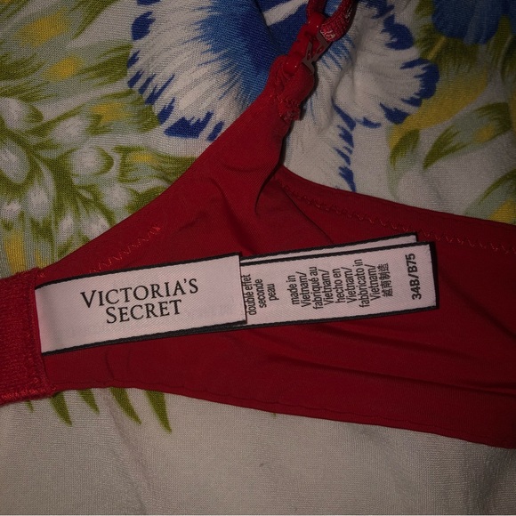 Victoria’s Secret Wireless Bra red - Picture 5 of 5